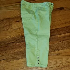 Light Green Cropped Pants with Button Detail